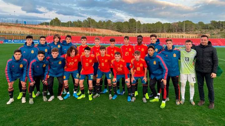 España vence a Rusia con un doblete de Luzzi