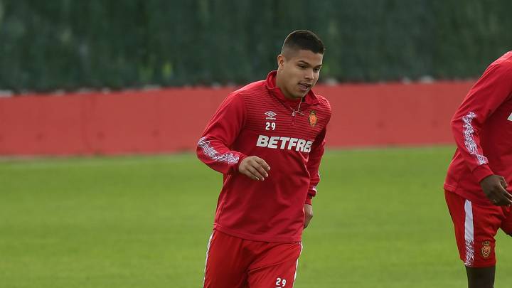 'Cucho' Hernández, el último bermellón en marcarle al Barça