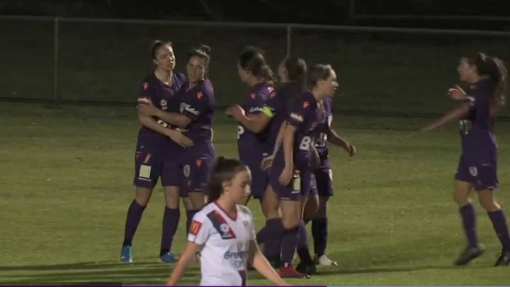 Celia Jiménez debuta con gol y titularidad en Australia