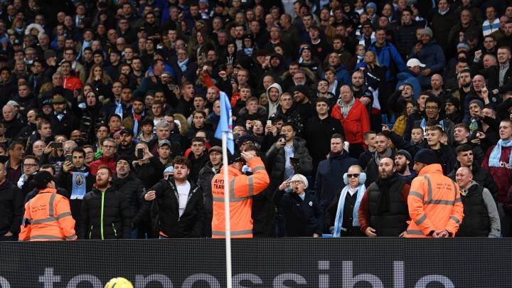 Detenido un hombre por actos racistas en el derbi de Manchester