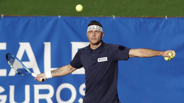 Joaquín jugando al tenis