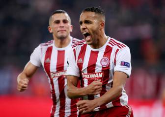 El Arabi evita la catástrofe y mete al Pireo en Europa League