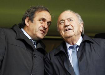 La FIFA, contra Blatter y Platini