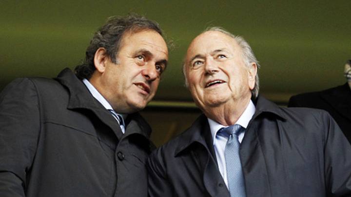 La FIFA, contra Blatter y Platini
