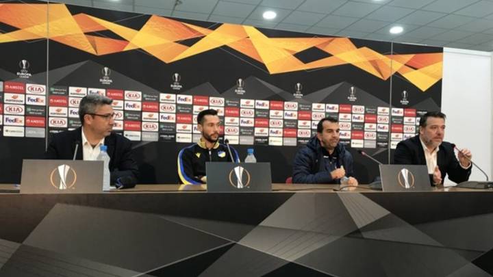 Hadjiloukas debuta ante el Sevilla. Tras la destitución del alemán Doll, toma las riendas del APOEL: Tiene "una posibilidad entre un millón" de quedarse.