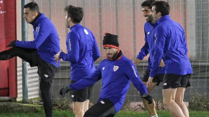 Garitano aparta a Larrazabal por Beñat y Raúl García