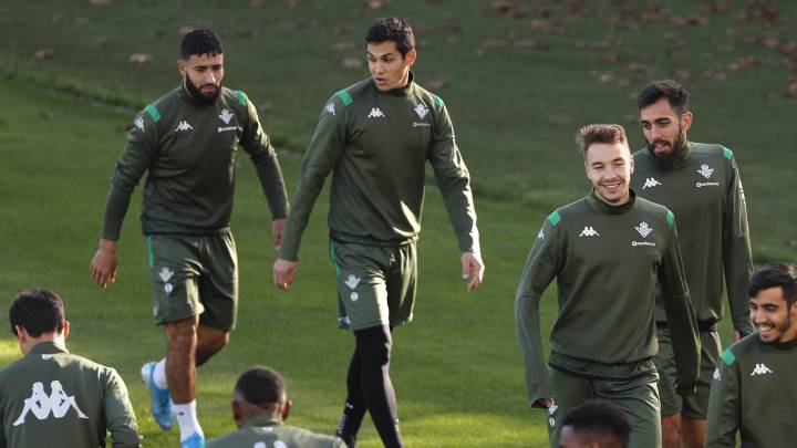 El Betis ofreció la lista contra el Espanyol, a la que regresan Nabil Fekir y Aissa Mandi. El centrocampista mexicano Andrés Guardado se cae por sanción.