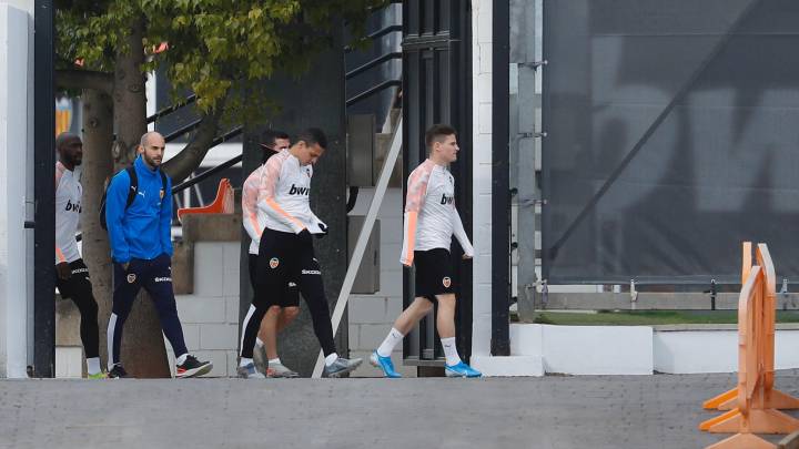 Gameiro y Rodrigo, hoy, salen al campo de entrenamiento.