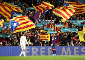 Barça fined over balls thrown onto field during Clásico