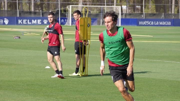 Mosquera, durante un entrenamiento del Huesca.