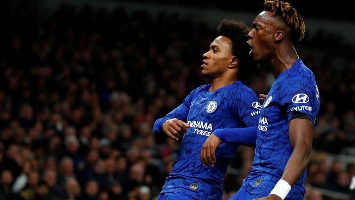 Una patada voladora de Gazzaniga aleja a Mourinho de la Champions