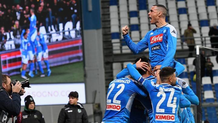Los jugadores del Nápoles celebran el gol que les daba el triunfo sobre el Sassuolo.