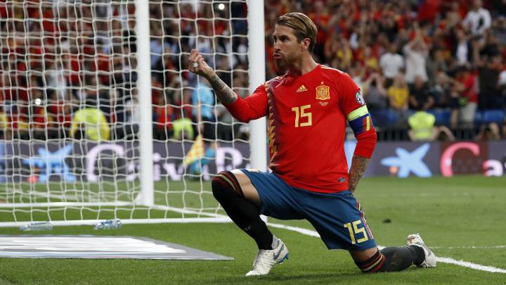 Sergio Ramos celebra un gol con la Selección