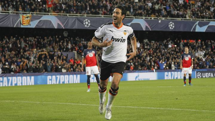 Dani Parejo, tras marcarle al Lille en Mestalla.