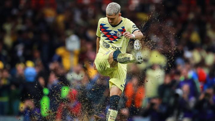 El centrocampista argentino del América, Guido Rodríguez, durante un partido.