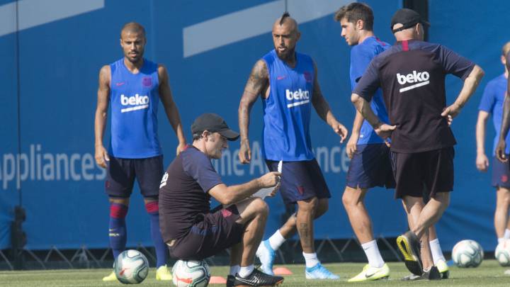 ERNESTO VALVERDE, RAFINHA, ARTURO VIDAL Y SERGI ROBERTO