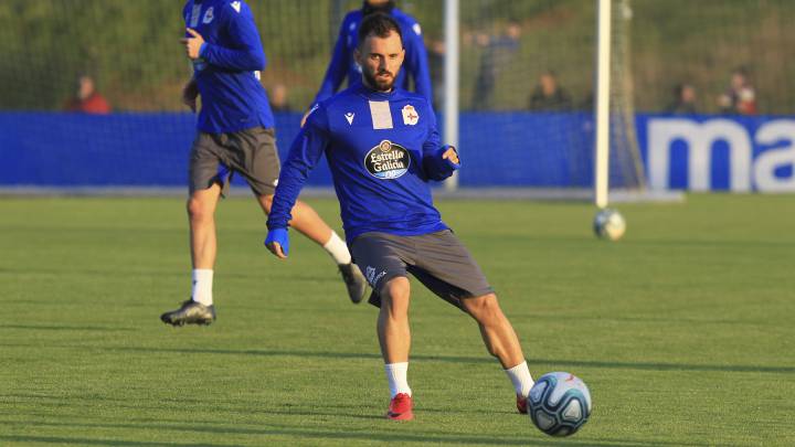 Emre Çolak en un entrenamiento con el Deportivo