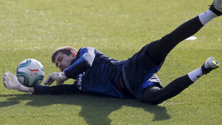 Aitor Fernández, en la última sesión de entrenamiento en el Ciutat antes de viajar a Madrid para afrontar el choque en el Wanda Metropolitano.