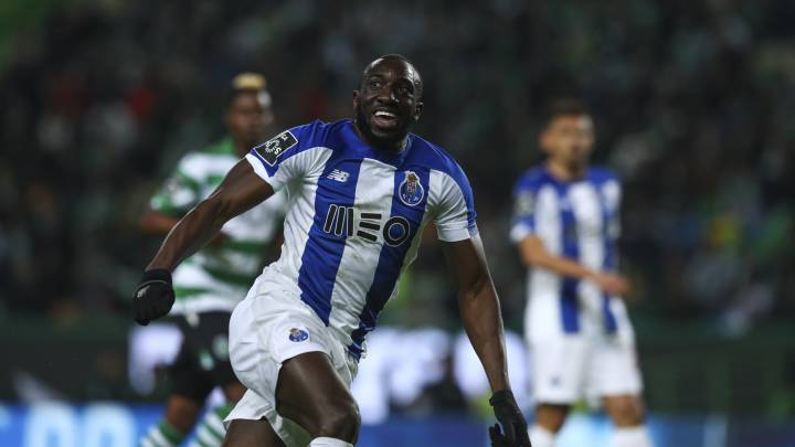 Moussa Marega celebra su gol al Sporting Portugal.