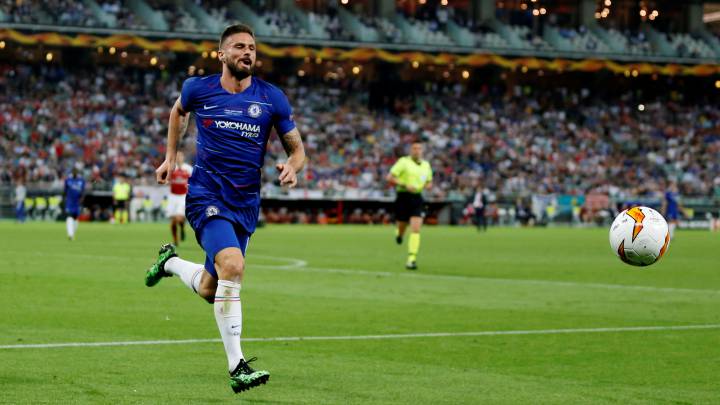 Giroud, en acción con el Chelsea.