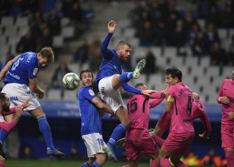 Oviedo y Málaga empatan en un partido muy accidentado