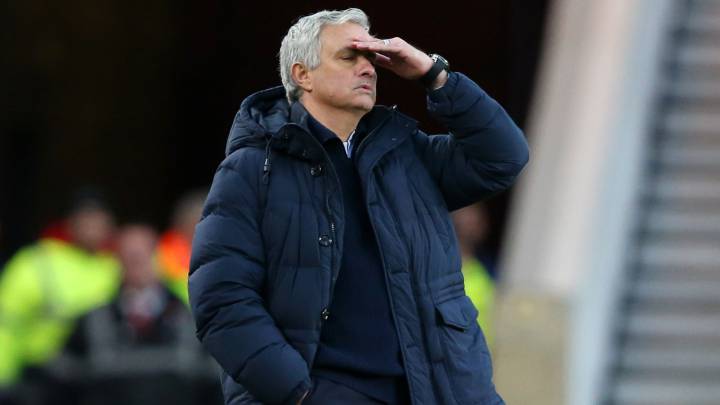 El entrenador portugués del Tottenham, José Morinho, durante un partido.