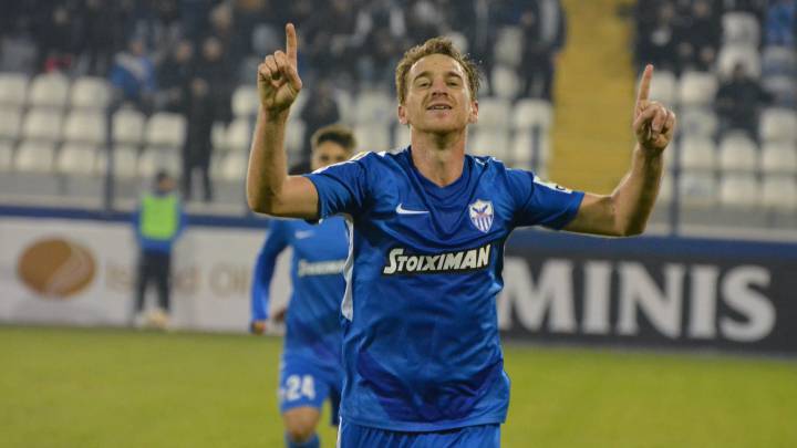 Rubén Ray celebrando un gol.