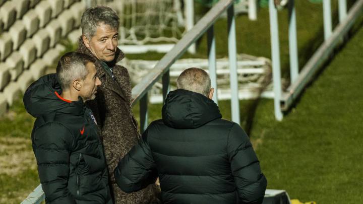 Gil Marín, junto a Berta durante el entrenamiento del Atlético.