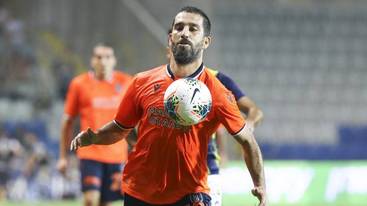 Arda Turan deja el Basaksehir y busca nuevo destino