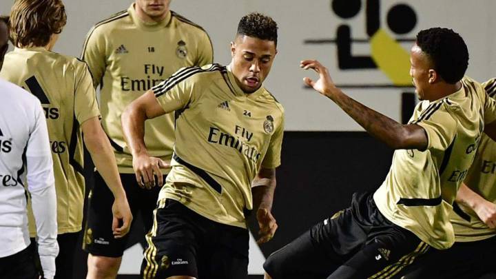 Mariano Díaz, durante un ejercicio del entrenamiento del Real Madrid previo a la semifinal de la Supercopa de España contra el Valencia.