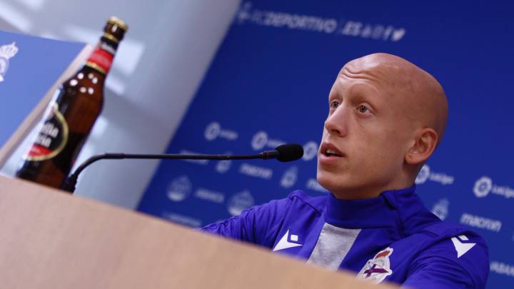 Víctor Mollejo en la sala de prensa de Abegondo