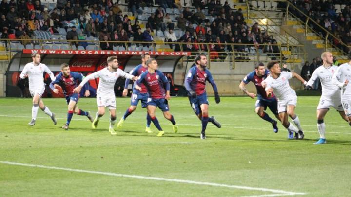 La Cultural Leonesa remonta al Huesca en un final eléctrico