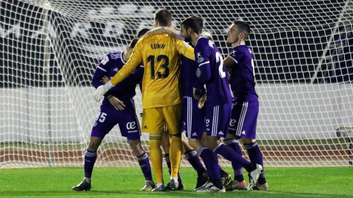 Lunin salva al Valladolid en los penaltis en Marbella