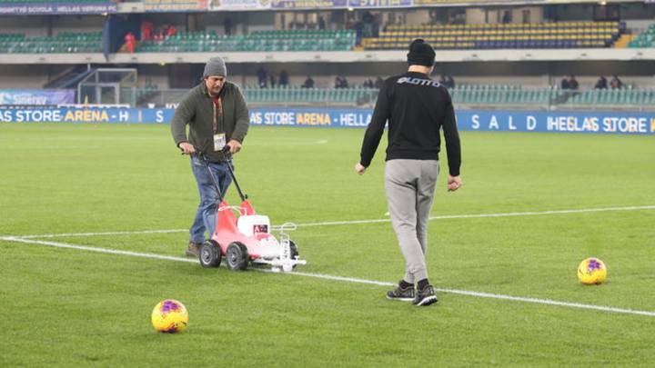 Las líneas torcidas del campo aplazan el Verona-Genoa