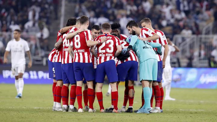 Los jugadores del Atlético hacen piña.