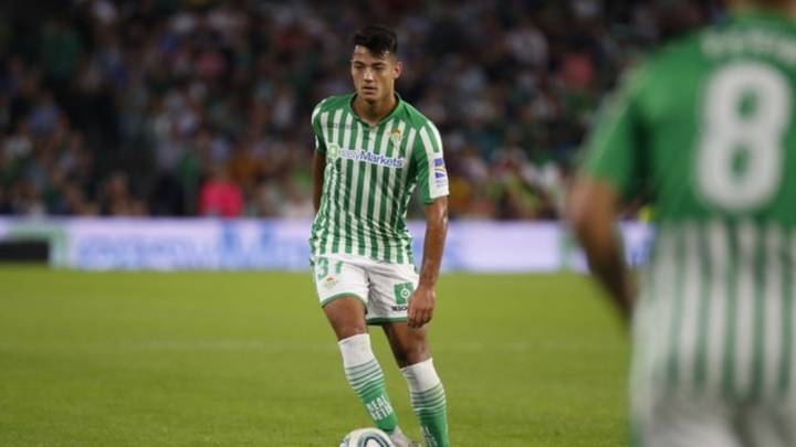 Betis y Alavés anunciaron las cesiones de Ismael Gutiérrez y Víctor Camarasa al equipo vitoriano. El palaciego, que renovó antes, por un año y medio.