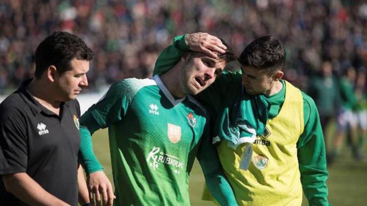 Detalle del Eibar con Delgado, que le clasificó con un autogol