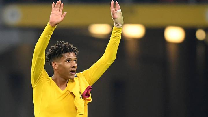 El central francés del Barcelona, Jean-Clair Todibo, durante un partido.