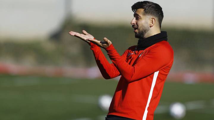 Álvaro Vadillo durante un entrenamiento del Granada.
