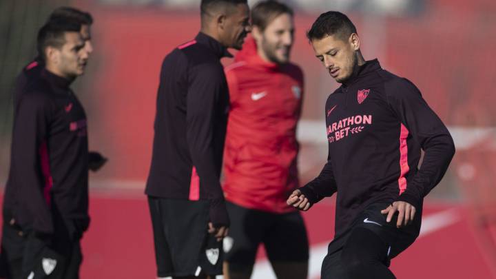 Chicharito se entrena a la espera de cerrar su salida