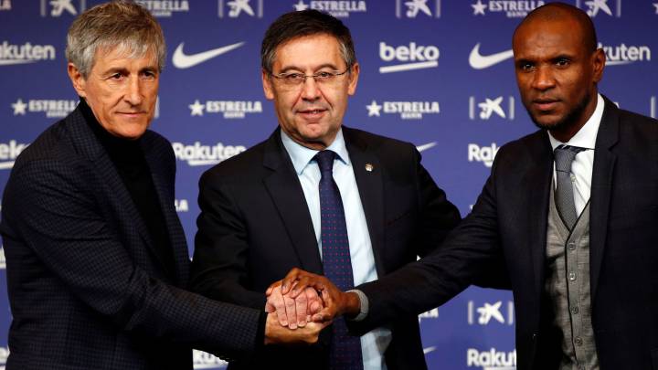 Quique Setién, Josep Maria Bartomeu y Eric Abidal, del Barcelona.