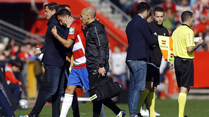 Ángel Montoro es cambiando en el partido contra el Mallorca.