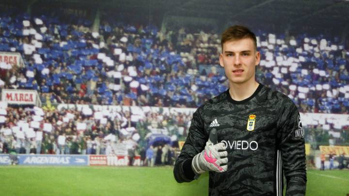 Lunin, en su presentación como guardameta del Oviedo.