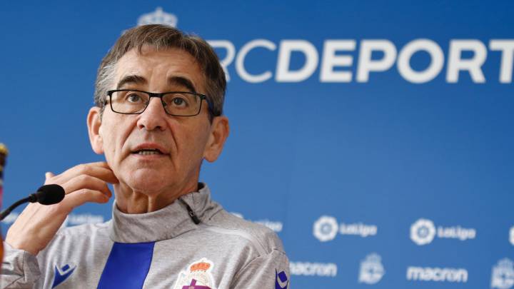 Fernando Vázquez en sala de prensa