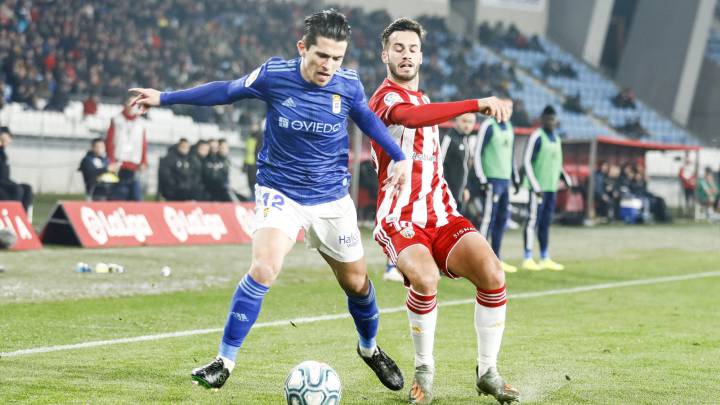 El vestuario del Oviedo vuelve a explotar contra los árbitros