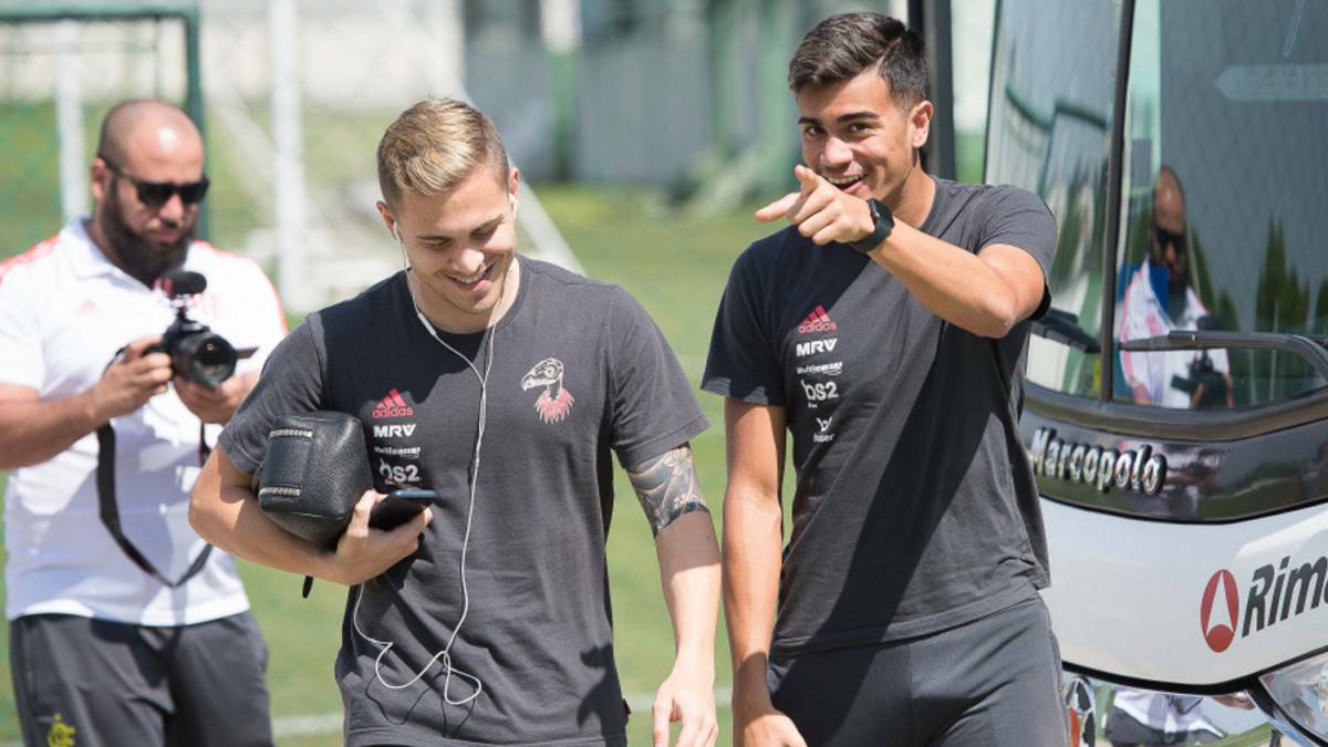 REINIER con un jugador brasileño