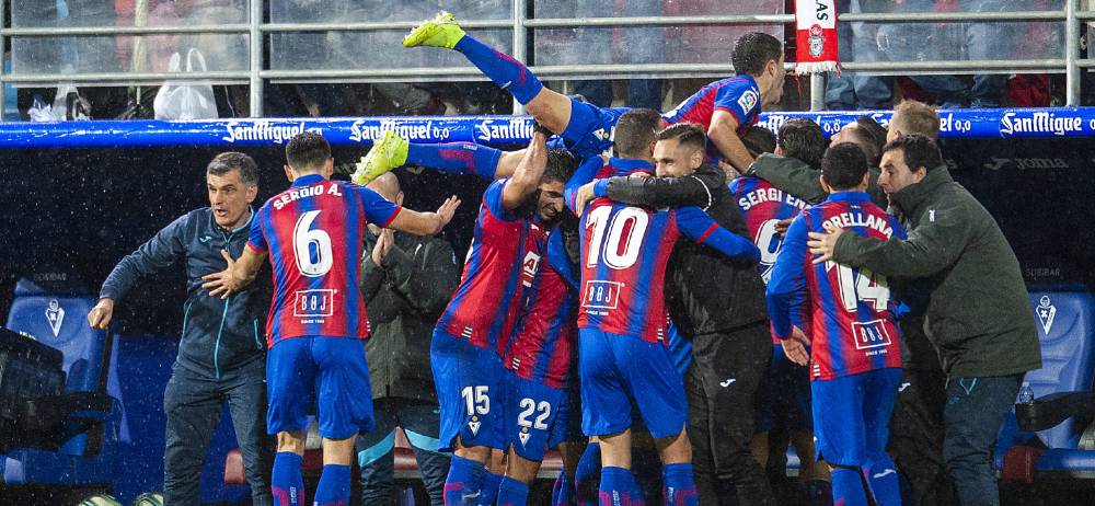 El Eibar celebra el 1-0 al Atlético.