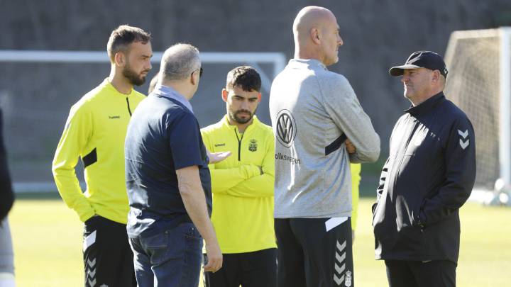 Mel confirma la marcha de Araujo: “Si un futbolista pide salir, es mejor no retenerlo”
