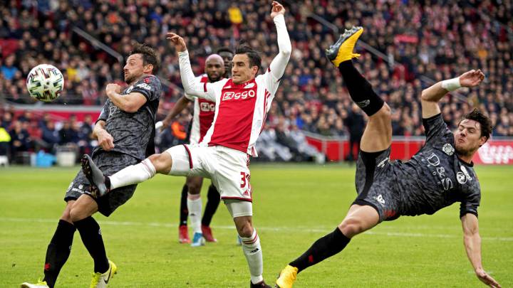 Van de Beek consolida el liderato del Ajax