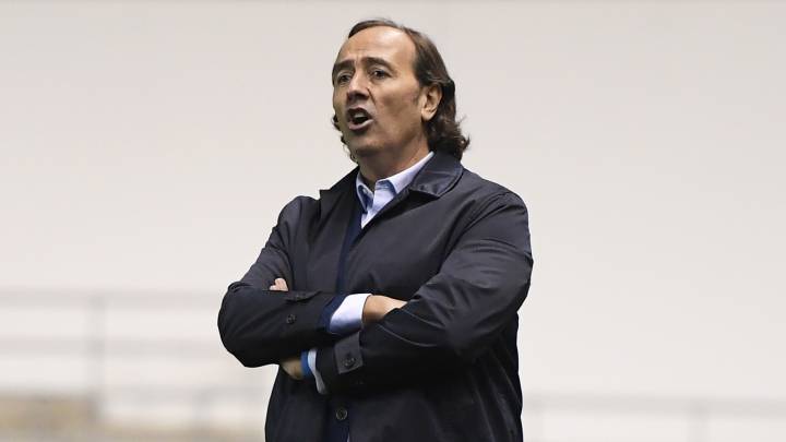 Pablo López en un partido del Atlético Femenino.